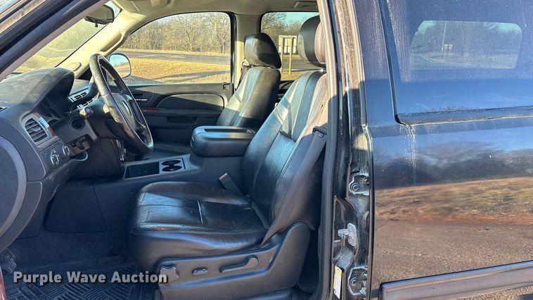 image for item ED2463 2010 Chevrolet Suburban SUV
