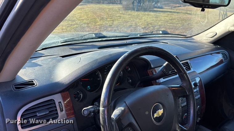 image for item ED2463 2010 Chevrolet Suburban SUV