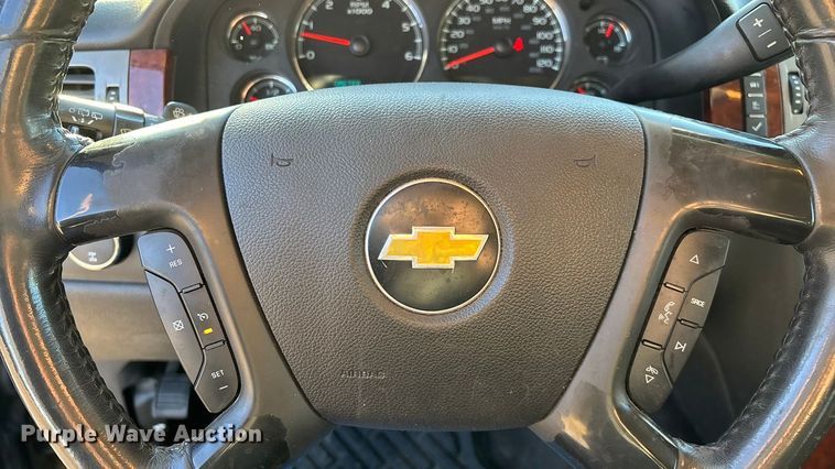 image for item ED2463 2010 Chevrolet Suburban SUV