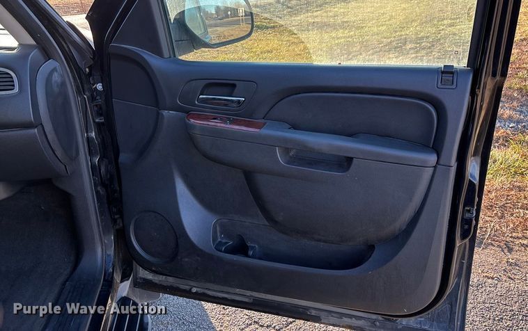 image for item ED2463 2010 Chevrolet Suburban SUV