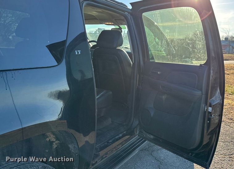 image for item ED2463 2010 Chevrolet Suburban SUV