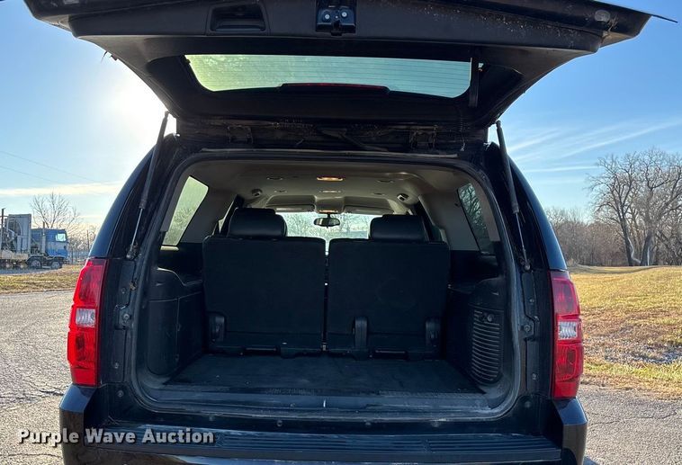 image for item ED2463 2010 Chevrolet Suburban SUV