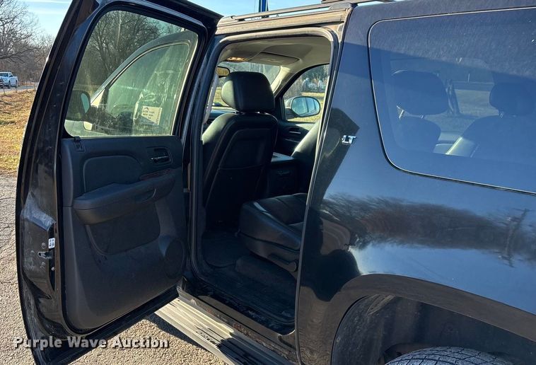 image for item ED2463 2010 Chevrolet Suburban SUV