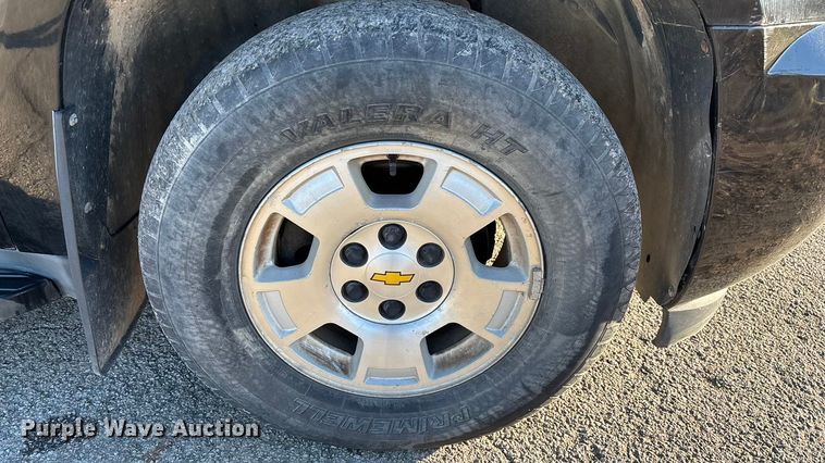 image for item ED2463 2010 Chevrolet Suburban SUV