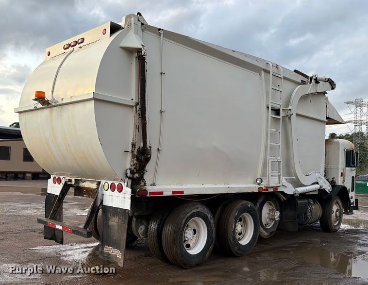 image for item ED5049 2005 Peterbilt 320 refuse truck