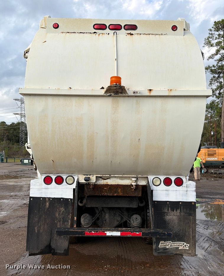 image for item ED5049 2005 Peterbilt 320 refuse truck