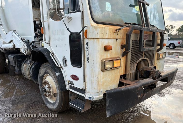 image for item ED5049 2005 Peterbilt 320 refuse truck