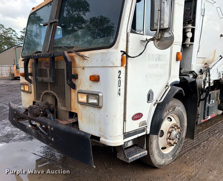 image for item ED5049 2005 Peterbilt 320 refuse truck