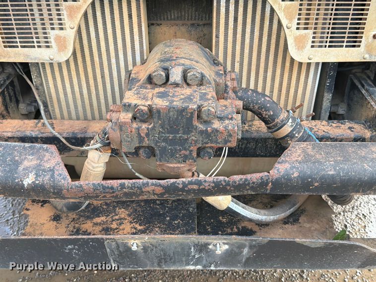 image for item ED5049 2005 Peterbilt 320 refuse truck