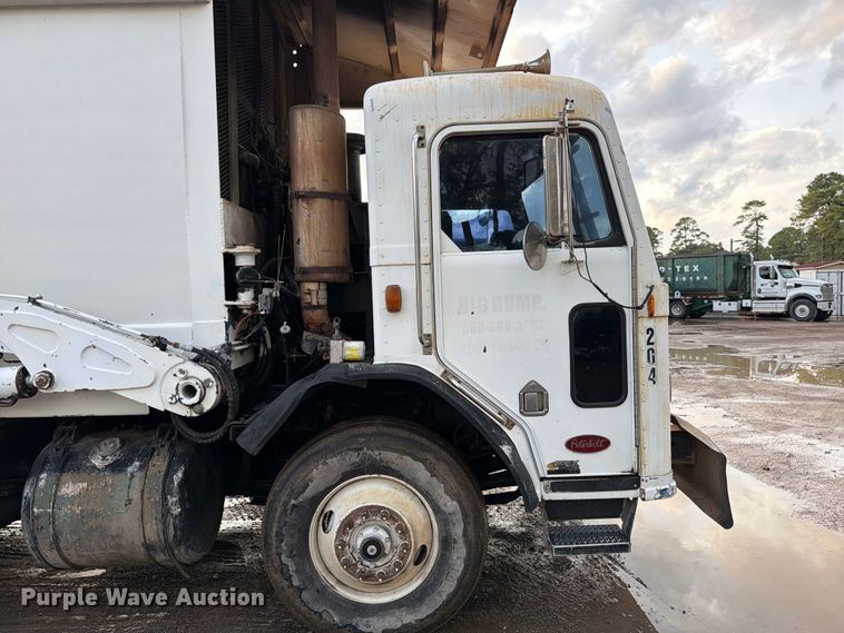 image for item ED5049 2005 Peterbilt 320 refuse truck