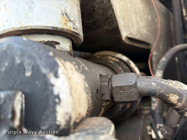 image for item ED5049 2005 Peterbilt 320 refuse truck