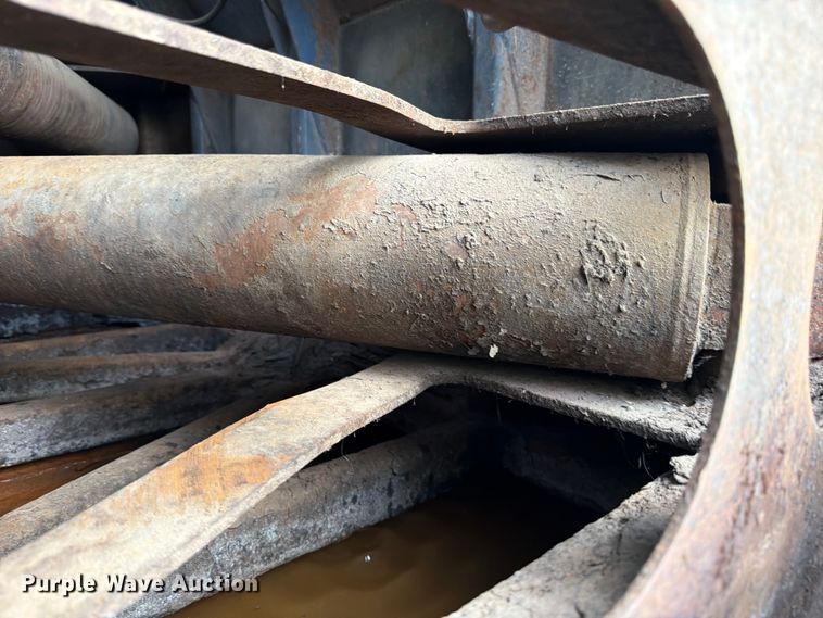 image for item ED5049 2005 Peterbilt 320 refuse truck