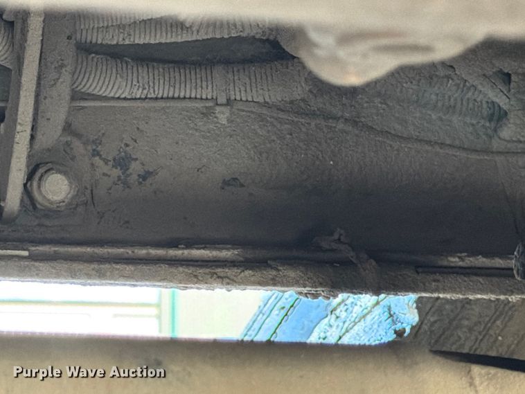 image for item ED5049 2005 Peterbilt 320 refuse truck