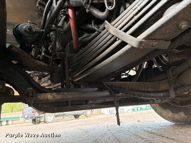 image for item ED5049 2005 Peterbilt 320 refuse truck