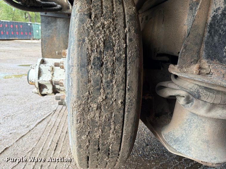 image for item ED5049 2005 Peterbilt 320 refuse truck