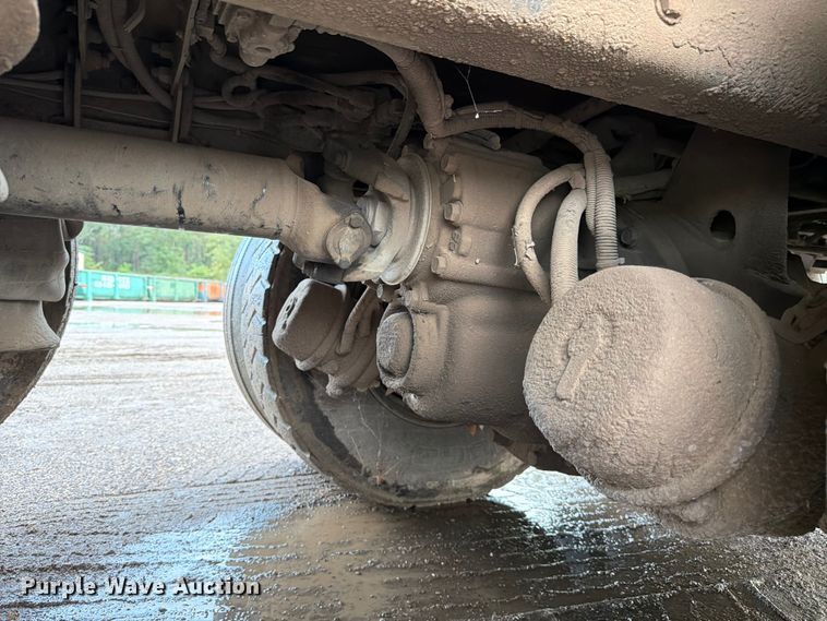 image for item ED5049 2005 Peterbilt 320 refuse truck