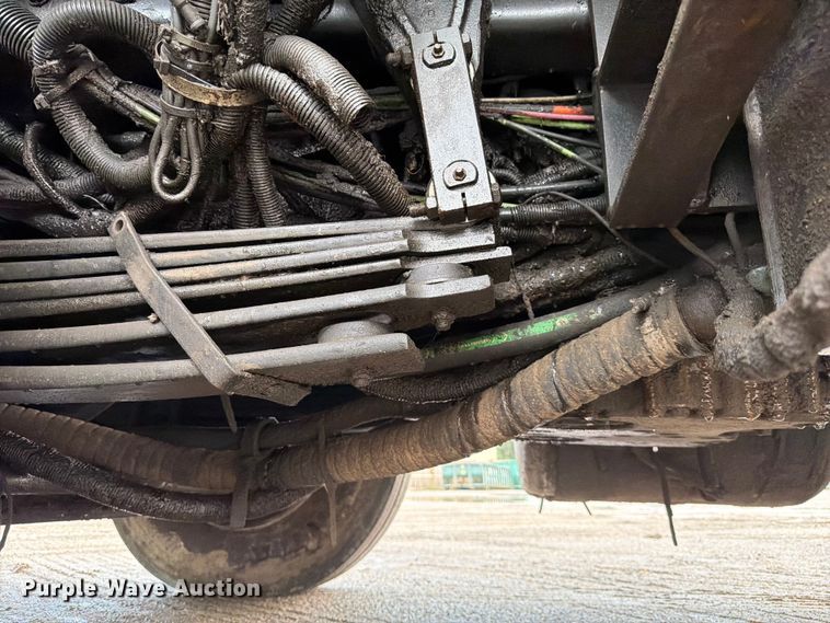 image for item ED5049 2005 Peterbilt 320 refuse truck