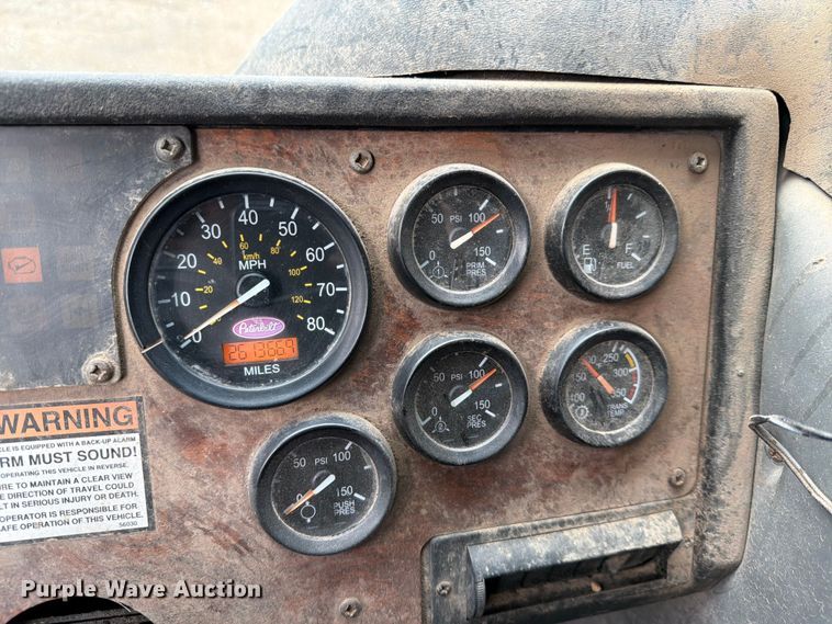 image for item ED5049 2005 Peterbilt 320 refuse truck