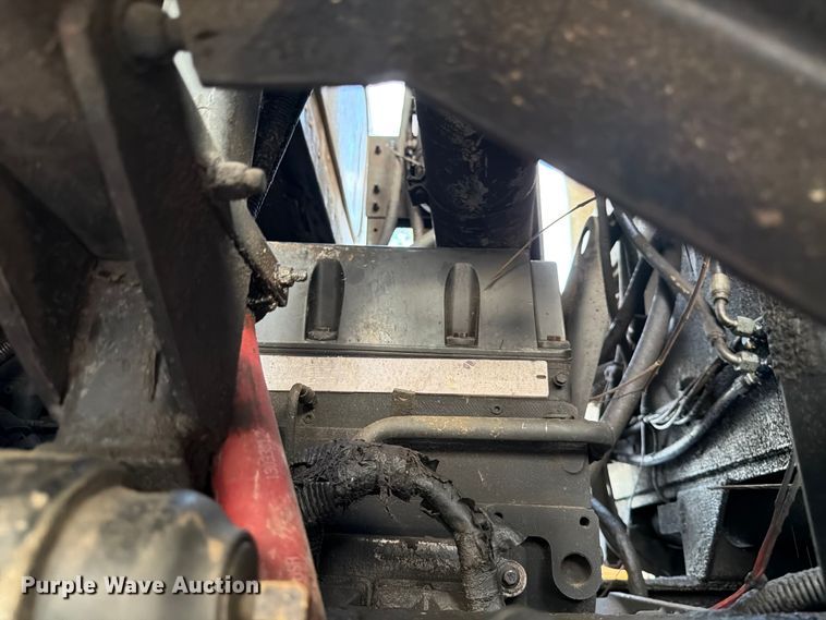 image for item ED5049 2005 Peterbilt 320 refuse truck