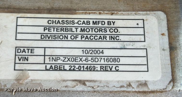 image for item ED5049 2005 Peterbilt 320 refuse truck