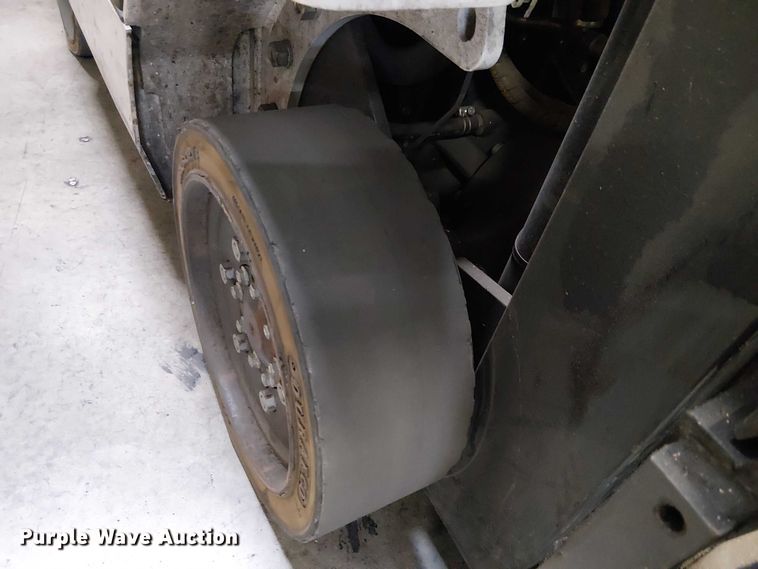 image for item EE5103 2017 UniCarriers CFS40 forklift