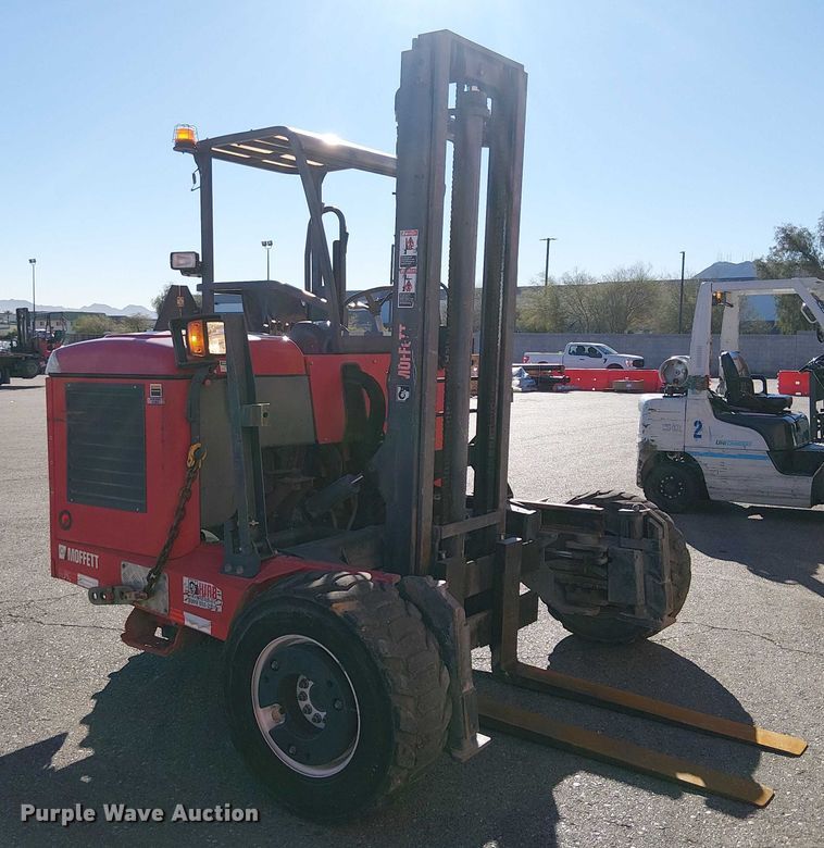 image for item EE5105 2015 Moffett M55 forklift