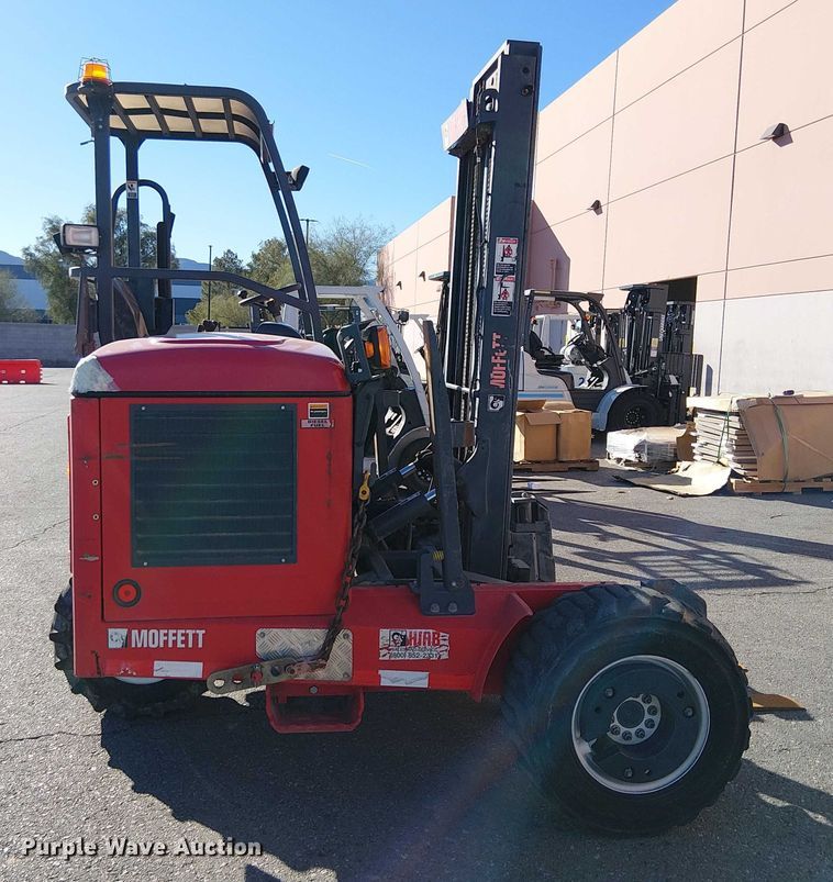 image for item EE5105 2015 Moffett M55 forklift
