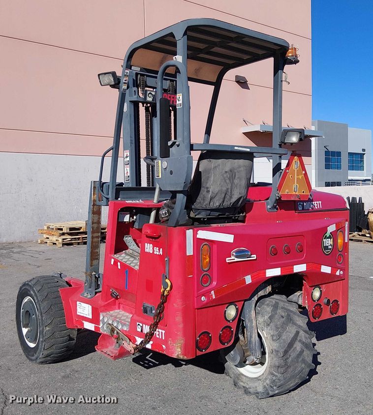 image for item EE5105 2015 Moffett M55 forklift