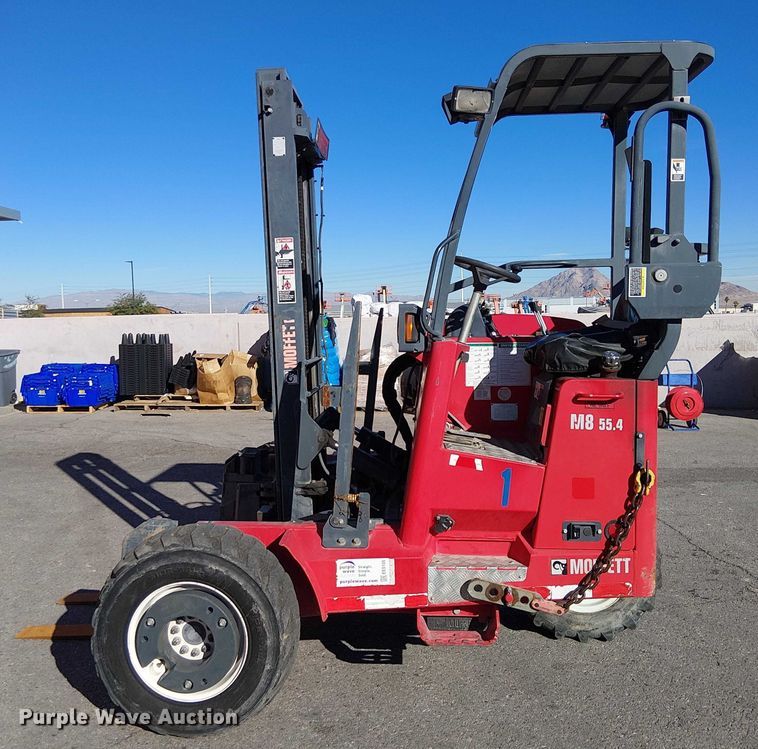 image for item EE5105 2015 Moffett M55 forklift