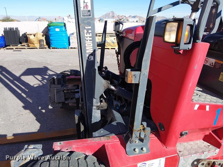 image for item EE5105 2015 Moffett M55 forklift