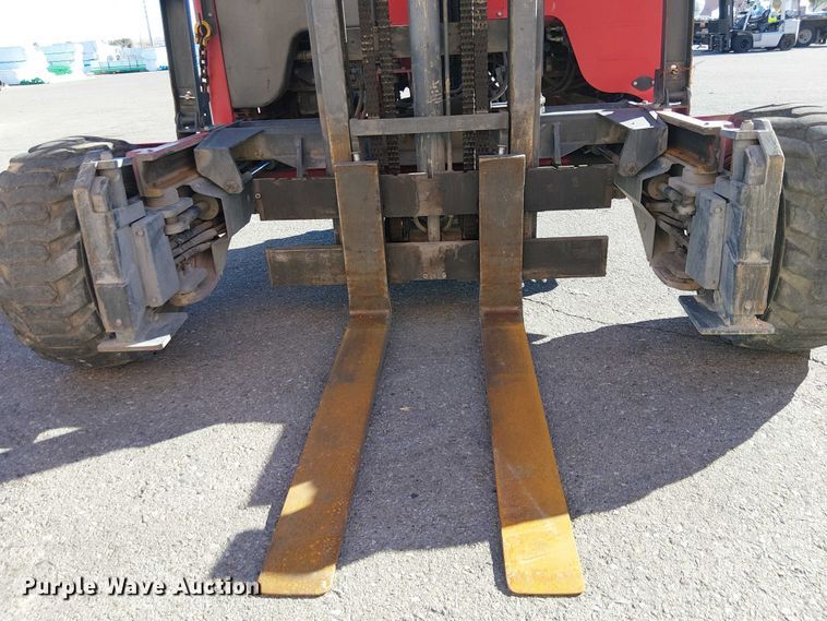 image for item EE5105 2015 Moffett M55 forklift