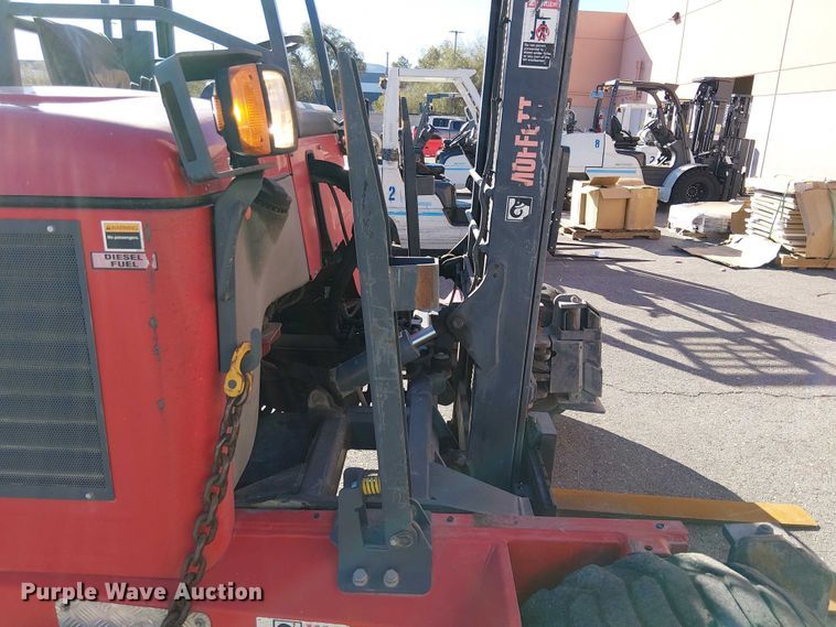 image for item EE5105 2015 Moffett M55 forklift