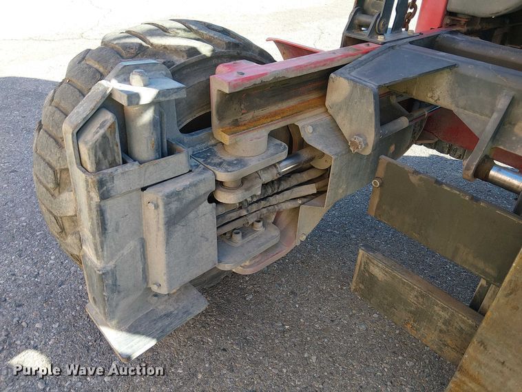 image for item EE5105 2015 Moffett M55 forklift