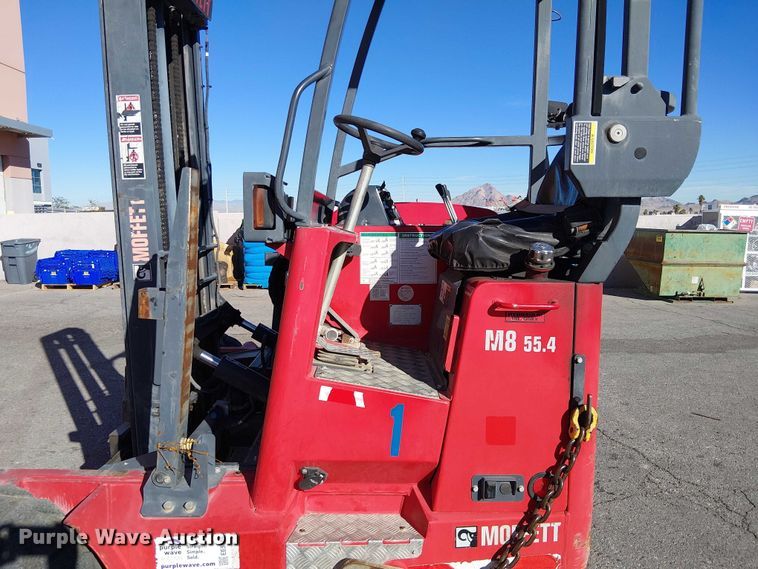 image for item EE5105 2015 Moffett M55 forklift