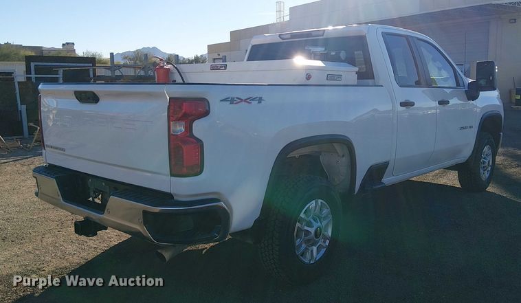 image for item EE5107 2021 Chevrolet Silverado 2500HD Ext. Cab pickup truck