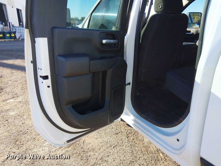 image for item EE5107 2021 Chevrolet Silverado 2500HD Ext. Cab pickup truck