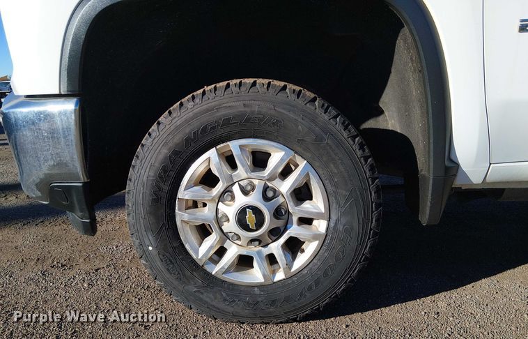 image for item EE5107 2021 Chevrolet Silverado 2500HD Ext. Cab pickup truck