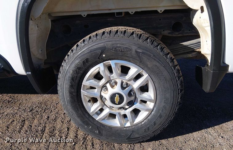 image for item EE5107 2021 Chevrolet Silverado 2500HD Ext. Cab pickup truck