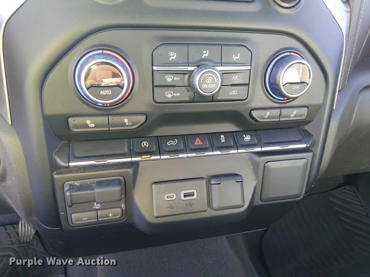 image for item EE5108 2019 Chevrolet Silverado 1500 Crew Cab pickup truck