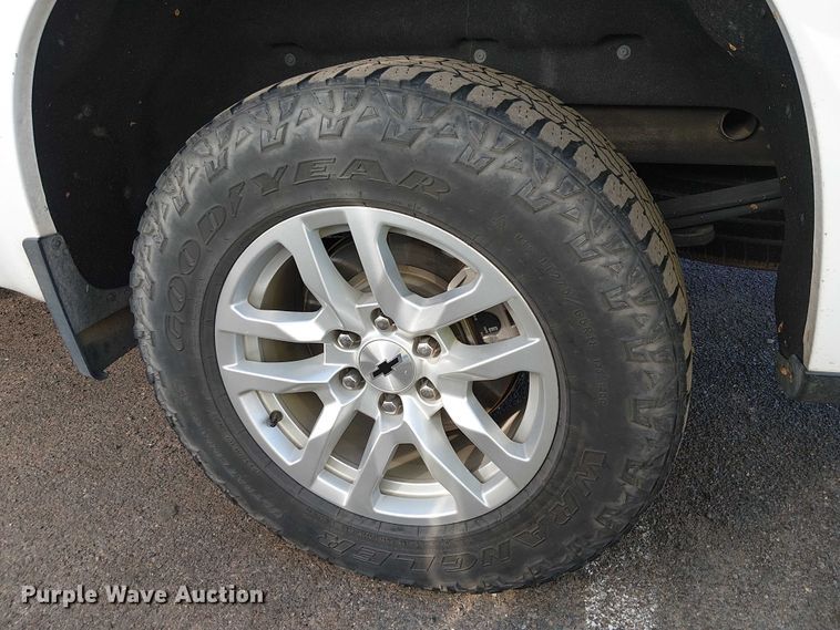 image for item EE5108 2019 Chevrolet Silverado 1500 Crew Cab pickup truck