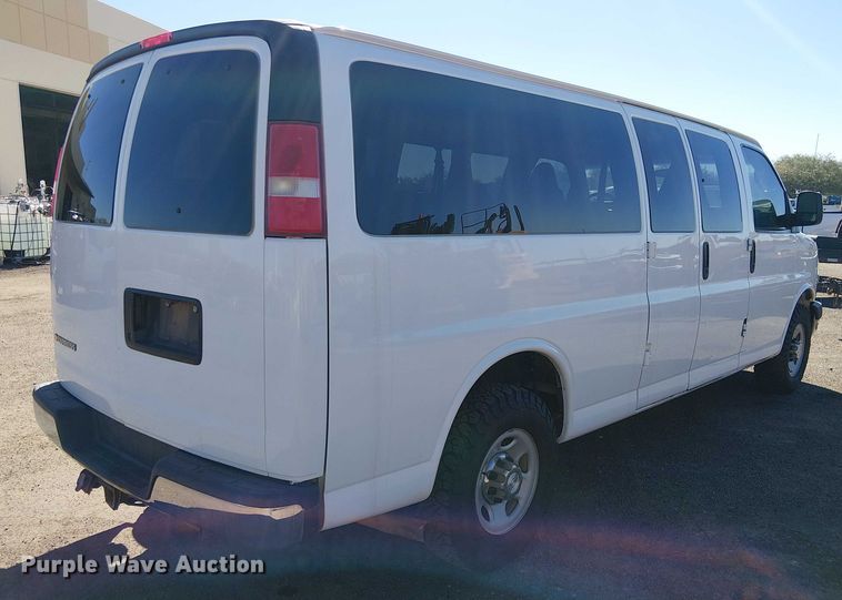 image for item EE5115 2017 Chevrolet Express 3500 van