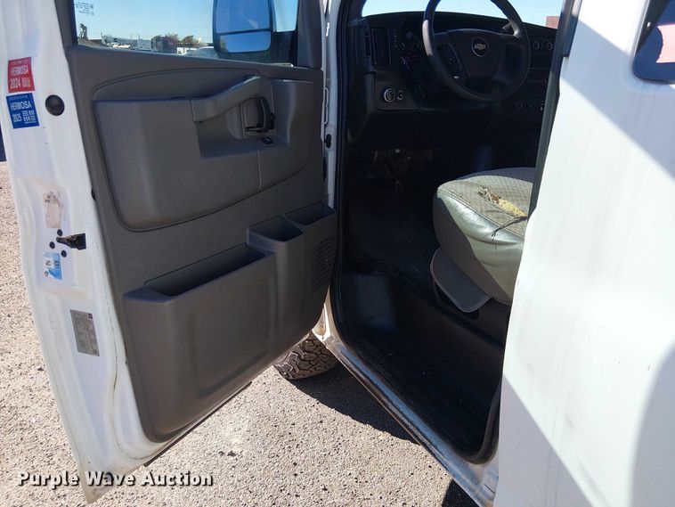 image for item EE5115 2017 Chevrolet Express 3500 van