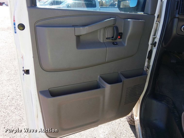 image for item EE5115 2017 Chevrolet Express 3500 van