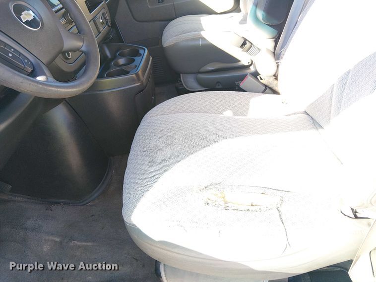 image for item EE5115 2017 Chevrolet Express 3500 van