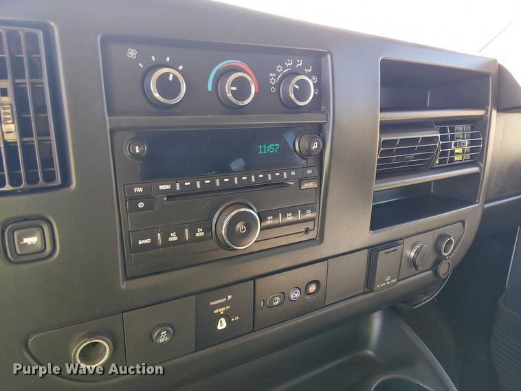 image for item EE5115 2017 Chevrolet Express 3500 van