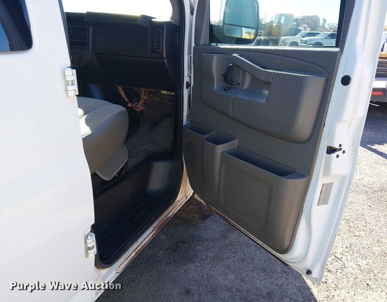 image for item EE5115 2017 Chevrolet Express 3500 van