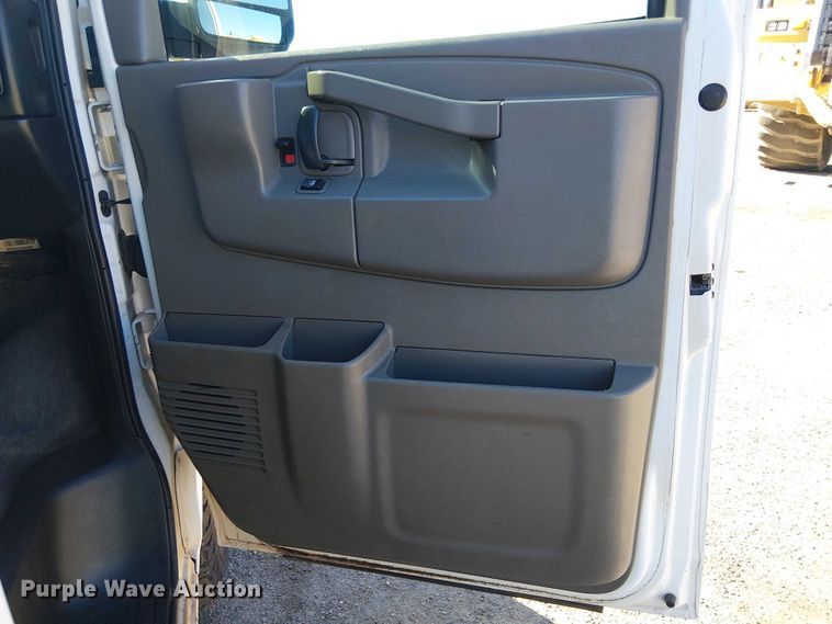 image for item EE5115 2017 Chevrolet Express 3500 van