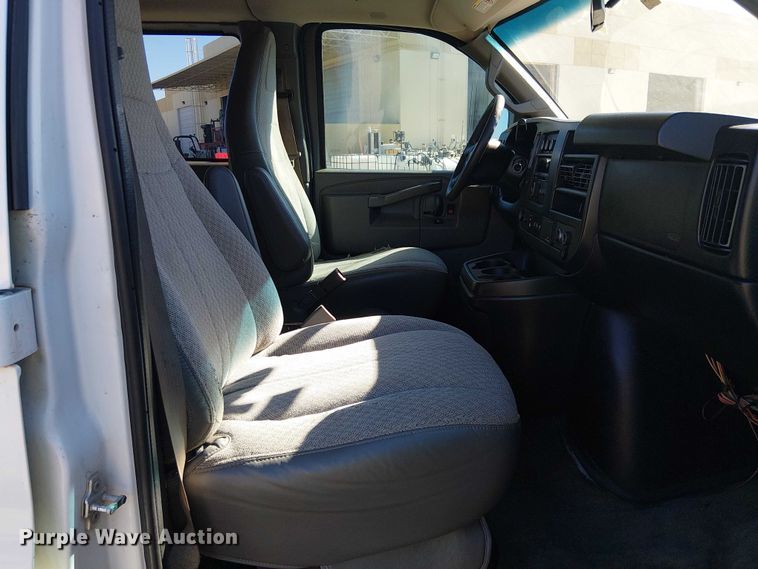 image for item EE5115 2017 Chevrolet Express 3500 van