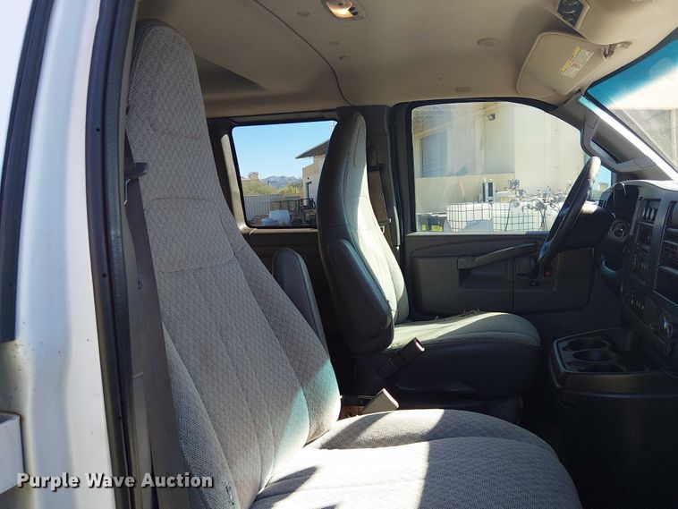 image for item EE5115 2017 Chevrolet Express 3500 van