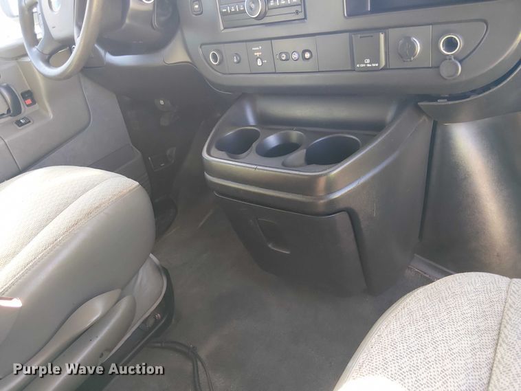 image for item EE5115 2017 Chevrolet Express 3500 van